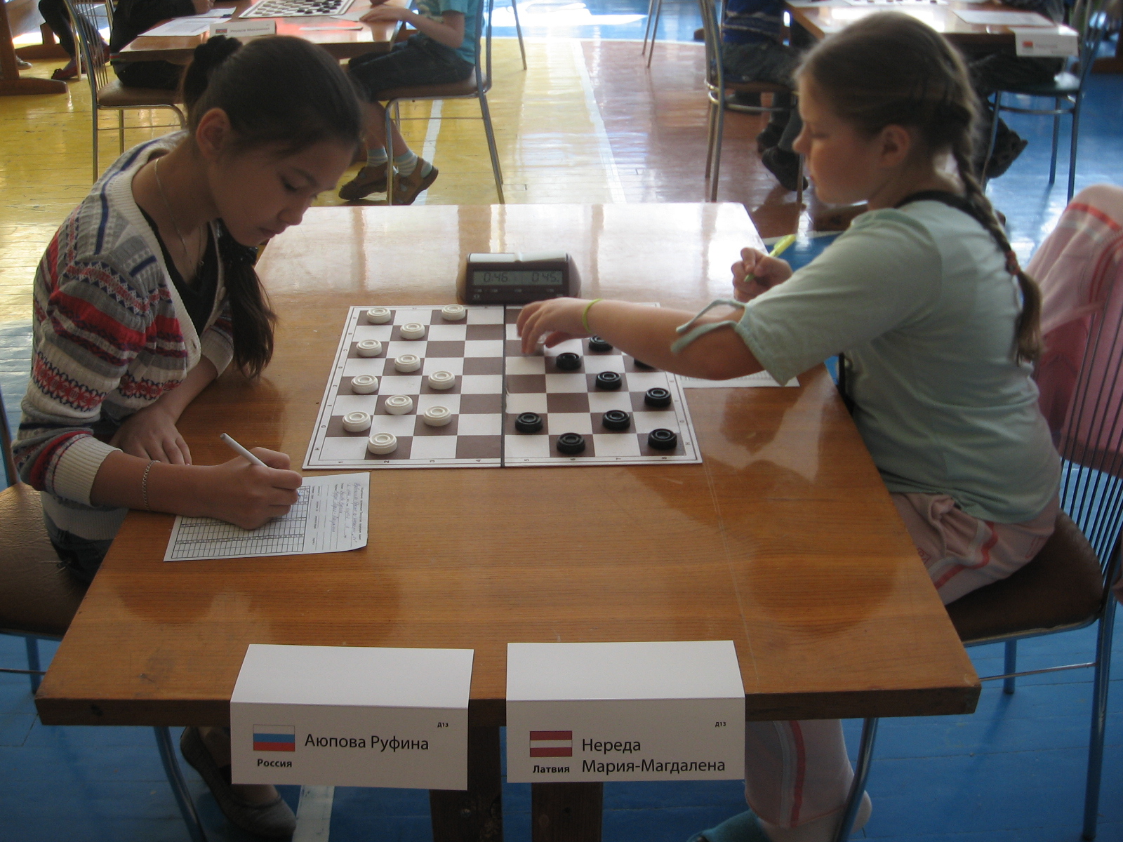 Нажмите для просмотра картинки в полный размер -  Фотогалерея - Чемпионат(Первенство) Европы по шашкам -64 среди юношей и девушек. 2012(Борисов) - 2 й тур - 39.jpg
