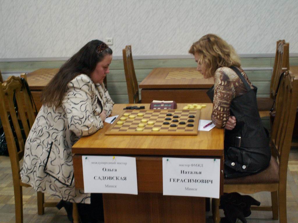 Нажмите для просмотра картинки в полный размер -  Фотогалерея - Чемпионат республики Беларусь по шашкам 100 среди женщин 1-10 апреля 2008 г. -  - PICT4647.JPG