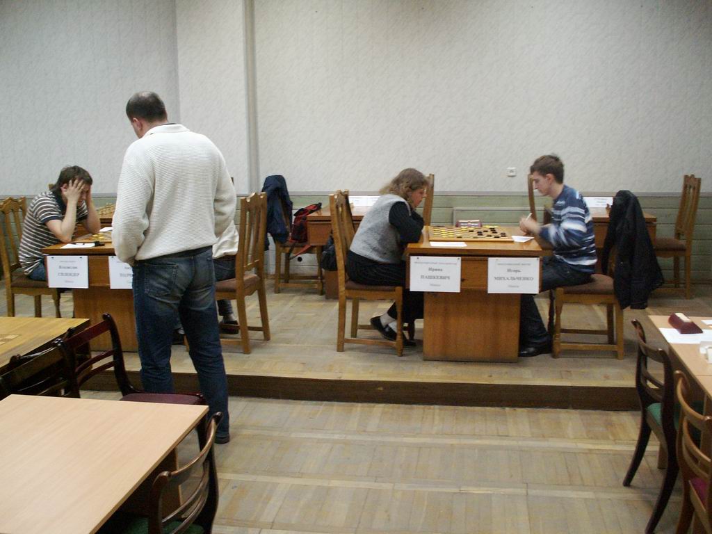 Нажмите для просмотра картинки в полный размер -  Фотогалерея - Чемпионат республики Беларусь по шашкам 100 среди мужчин 14-22 апреля 2008 г. -  - PICT4681.JPG