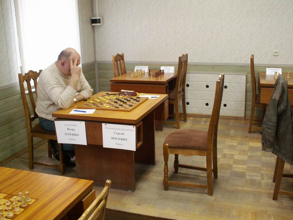 Нажмите для просмотра картинки в полный размер -  Фотогалерея - Чемпионат республики Беларусь по шашкам 100 среди мужчин 14-22 апреля 2008 г. -  - PICT4684.JPG