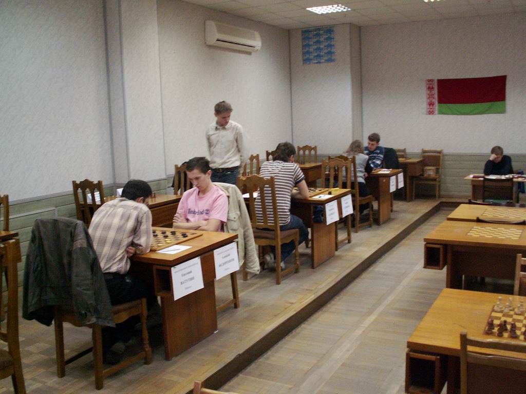 Нажмите для просмотра картинки в полный размер -  Фотогалерея - Чемпионат республики Беларусь по шашкам 100 среди мужчин 14-22 апреля 2008 г. -  - PICT4687.JPG